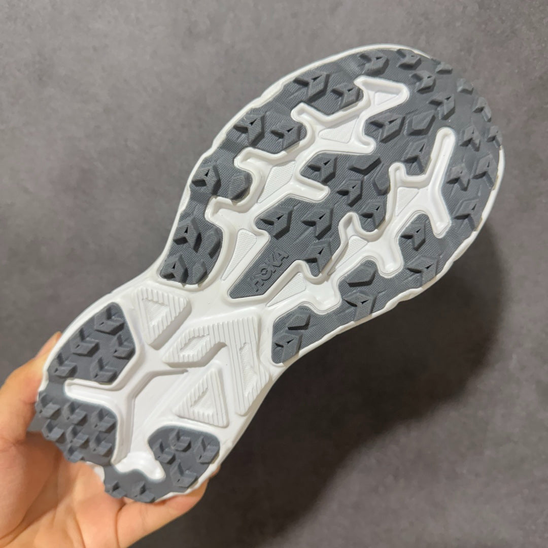 HOKA Challenger 8 All-Terrain Sneakers - Mint Green