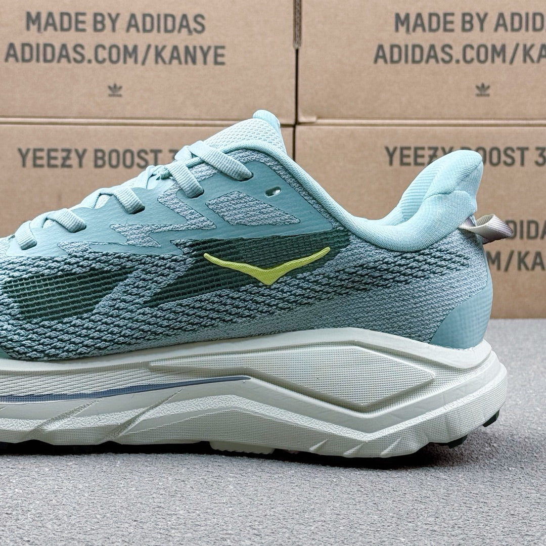 HOKA Challenger 8 Light Blue
