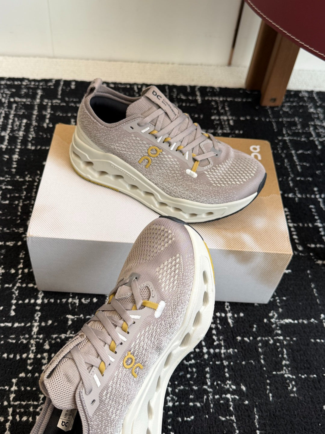 On Cloudtilt Unisex Sport Sneakers Light Grey Gold Accent White Hollow CloudTec Phase Midsole Road Running Shoes