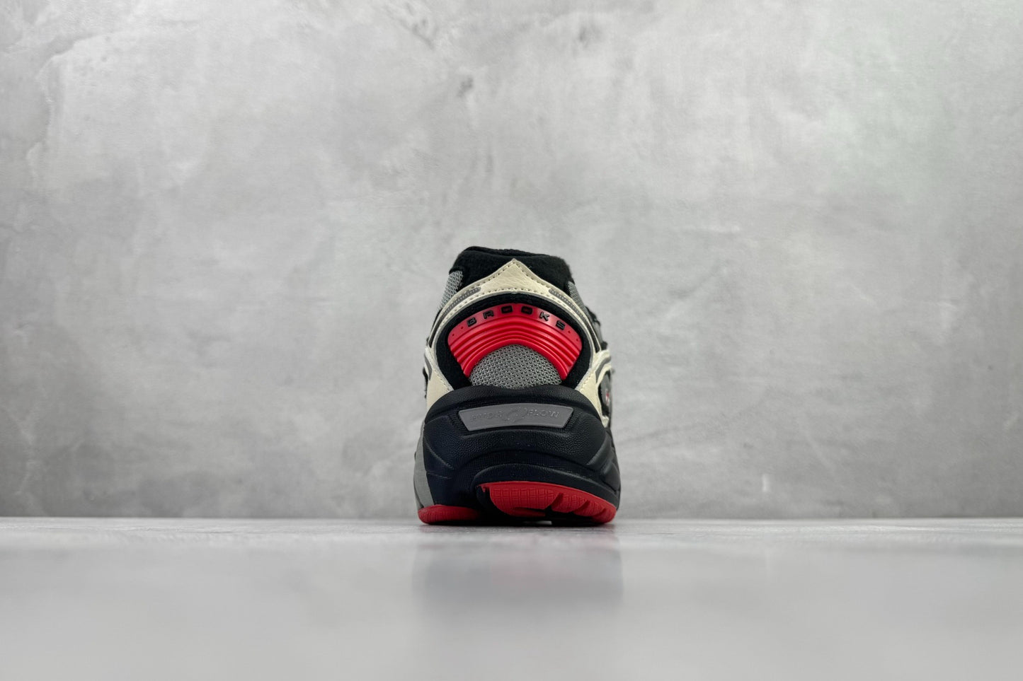 Jeff Staple x Brooks Adrenaline GTS 4 Retro Running Shoes (Cream/Black/Red)