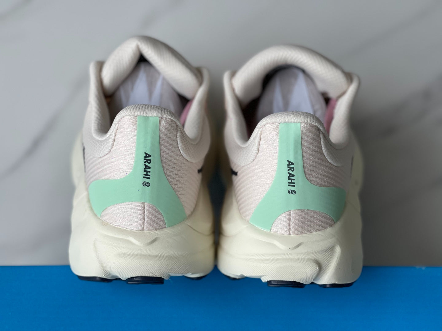 HOKA ONE ONE Arahi 8 Nude pink | Dark purple