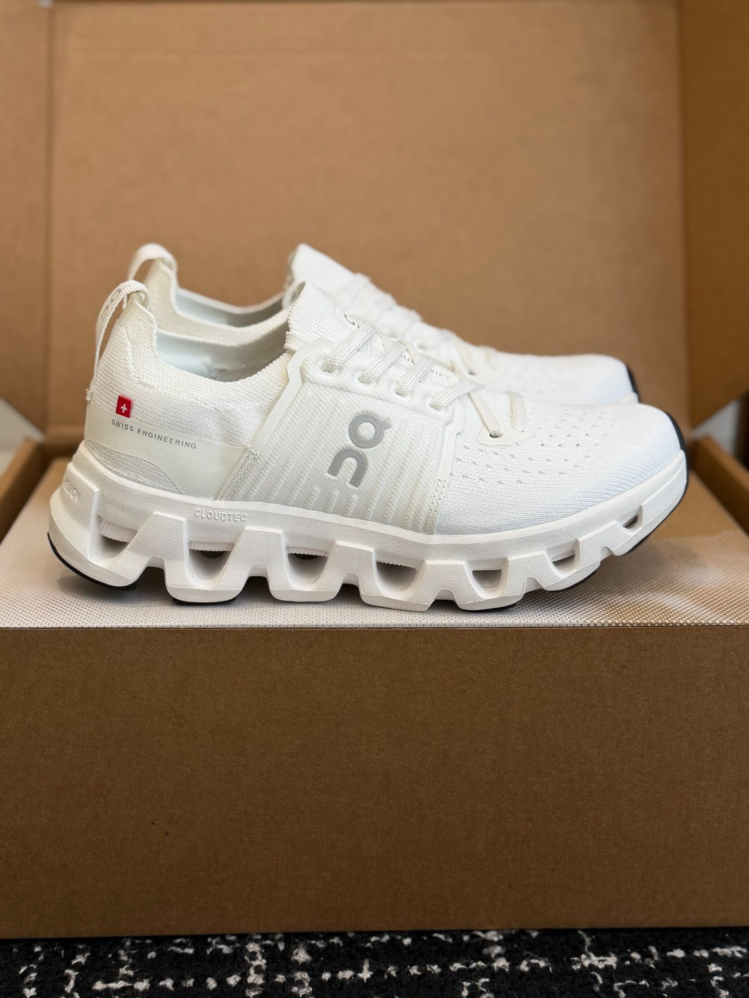 On Cloudswift 4 All White Mesh Jogging Training Sneakers