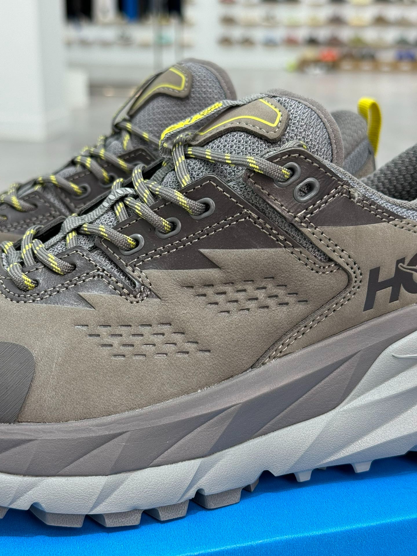 HOKA Kaha Low GORE-TEX Elite Terrain System Grey