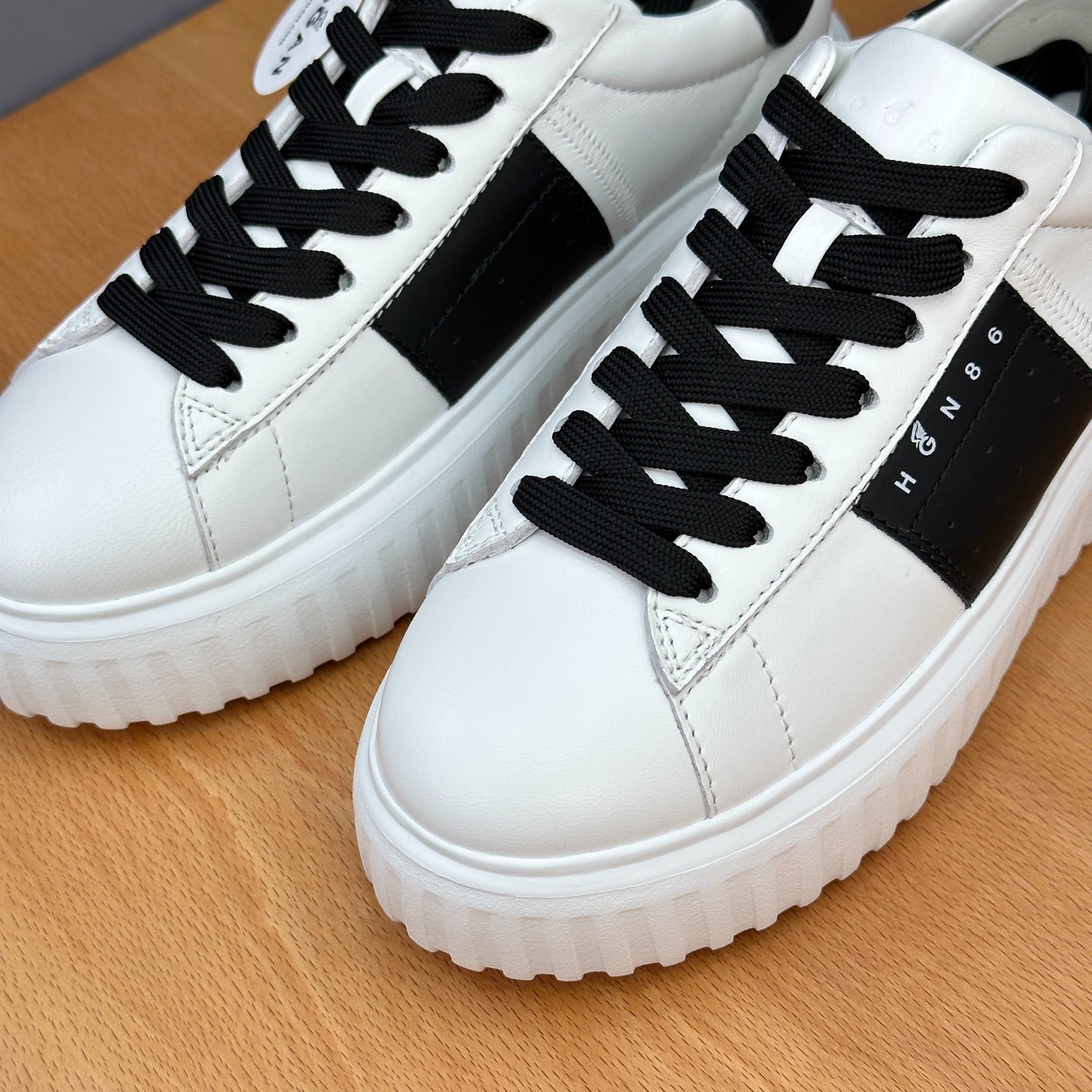 HOGAN White & Black Leather Ridged Platform Casual Sneakers