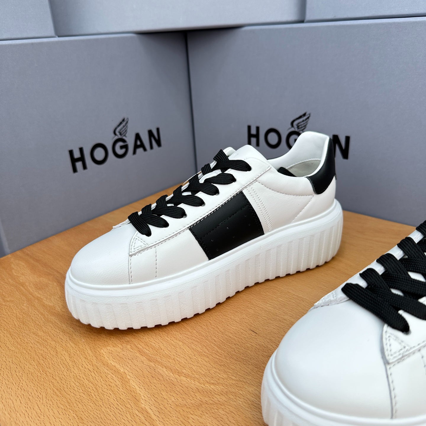 HOGAN White & Black Leather Ridged Platform Casual Sneakers