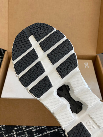 On Cloud X White Black Mesh Cross Training Jogging Sneakers