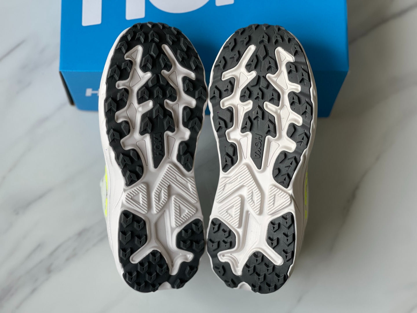 HOKA Challenger 8 White/Neon Hoka Citrus