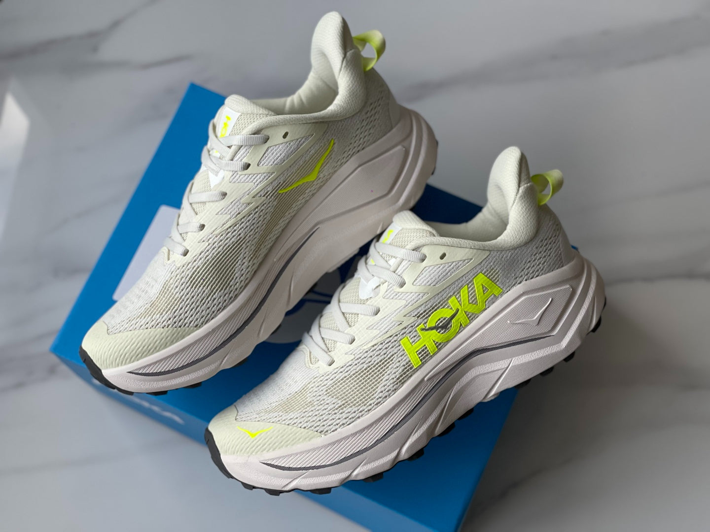 HOKA Challenger 8 White/Neon Hoka Citrus