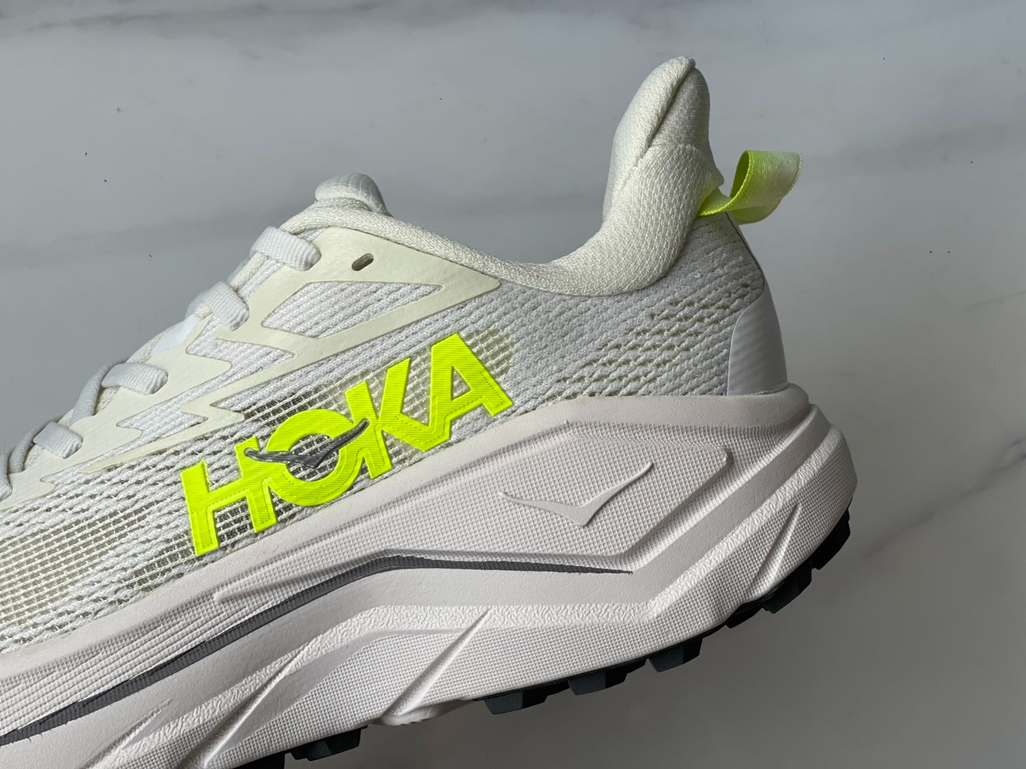 HOKA Challenger 8 White/Neon Hoka Citrus