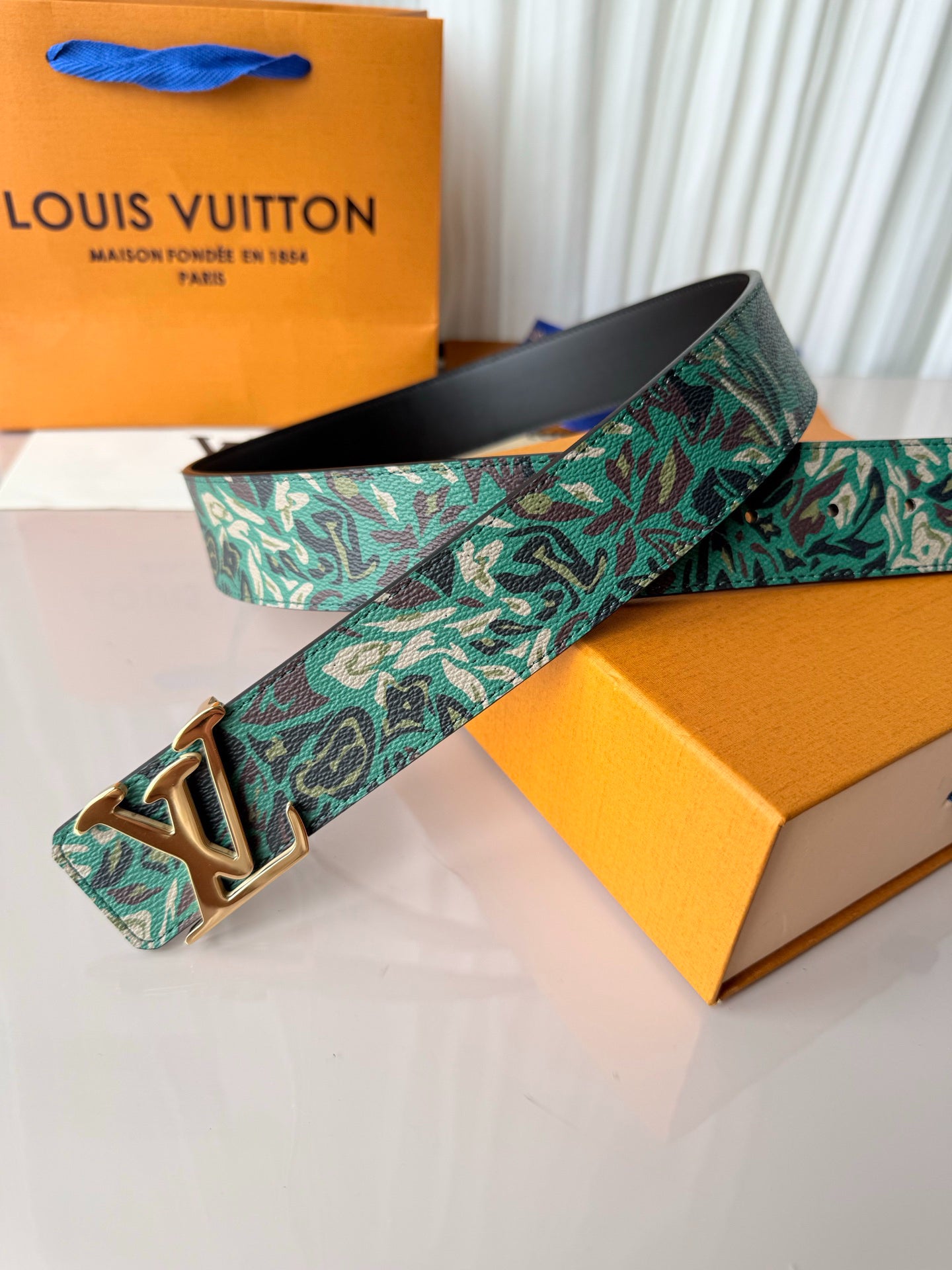 Green Camo Pattern Leather Men Belt Gold Metal Logo Buckle Fashion Dress Belt