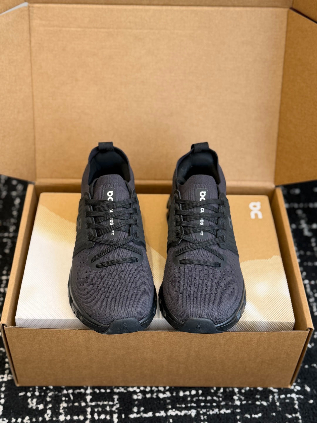 On Cloudswift 4 All Black Knit Mesh Jogging Training Sneakers