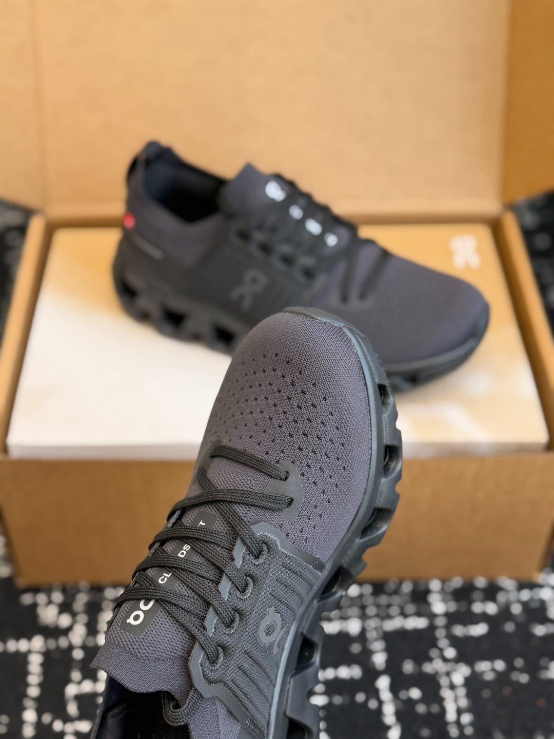 On Cloudswift 4 All Black Knit Mesh Jogging Training Sneakers