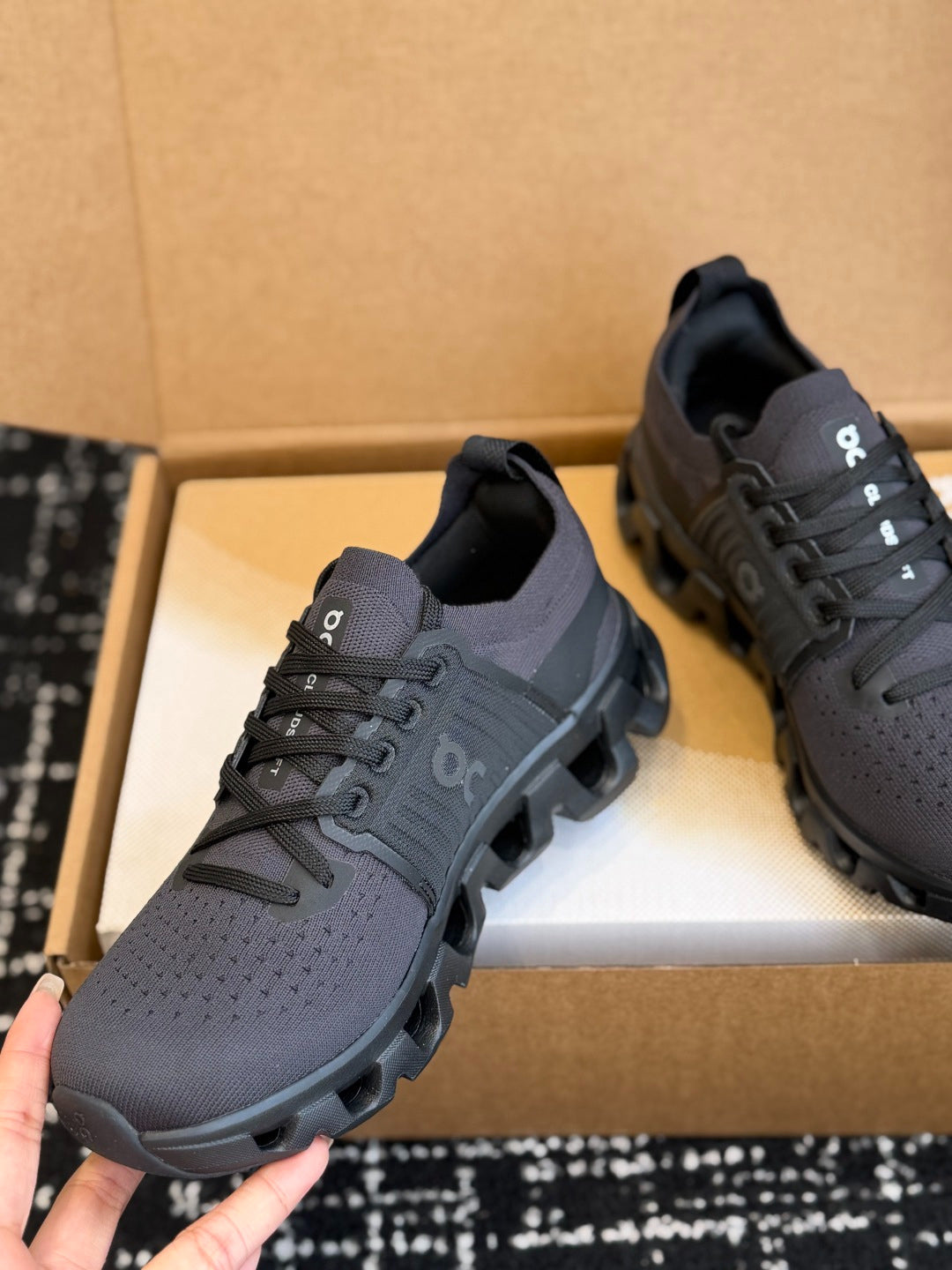 On Cloudswift 4 All Black Knit Mesh Jogging Training Sneakers