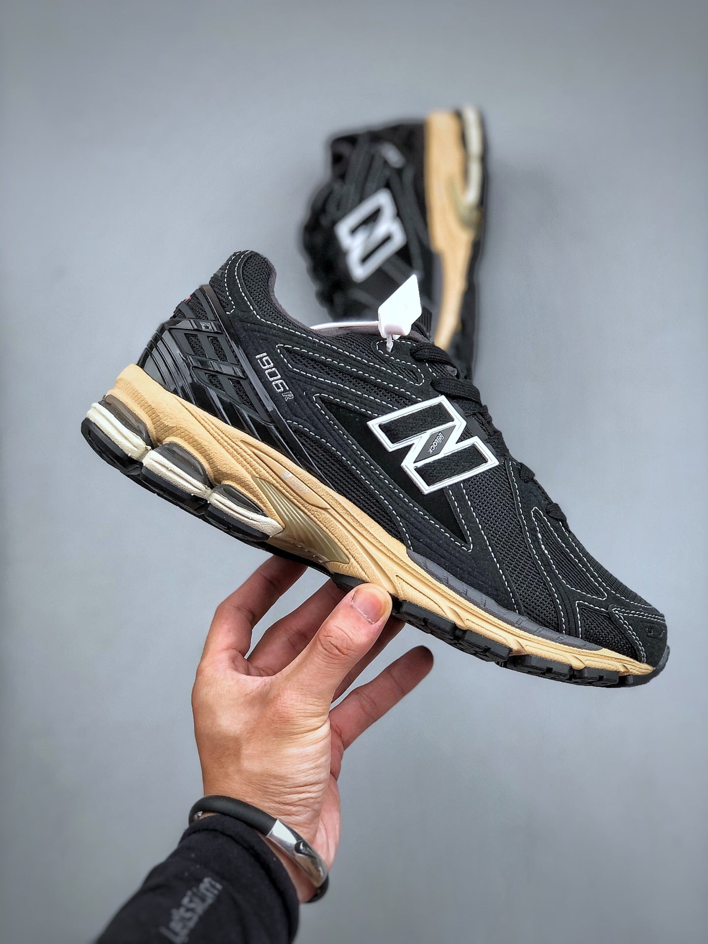 New Balance 1906R "Vintage Black"