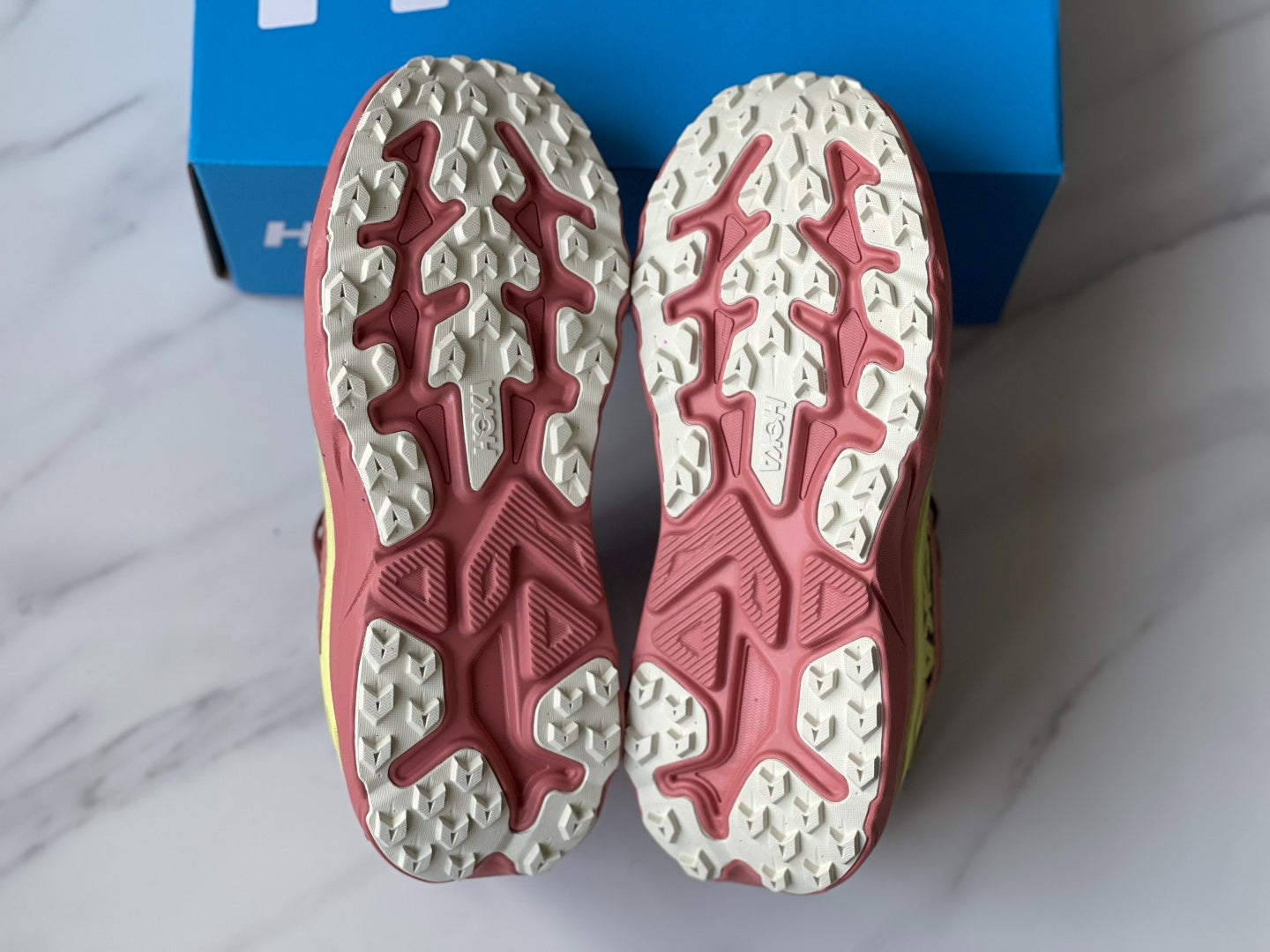 HOKA Challenger 8 Citrus | Fluorescent Yellow