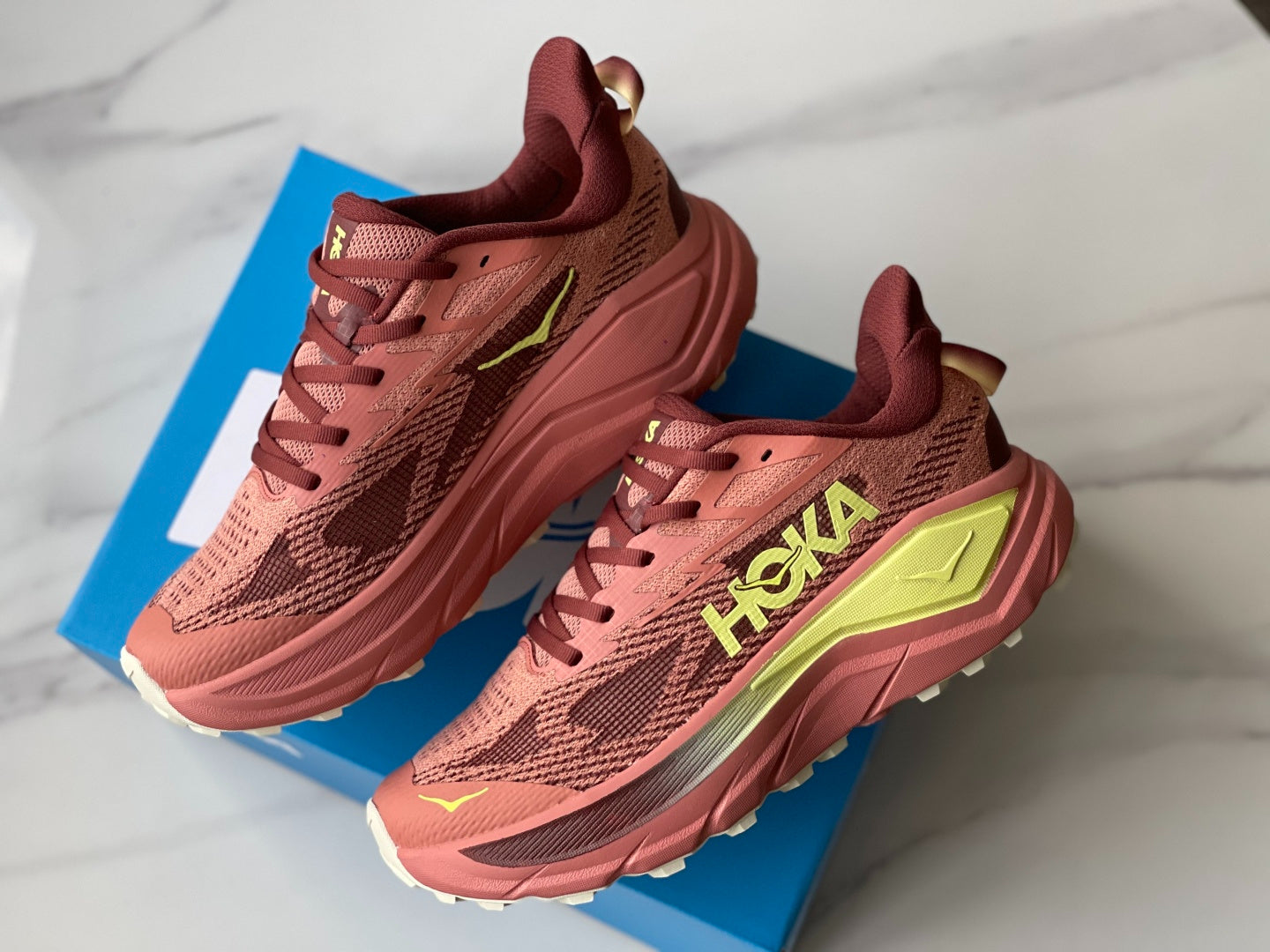 HOKA Challenger 8 Citrus | Fluorescent Yellow