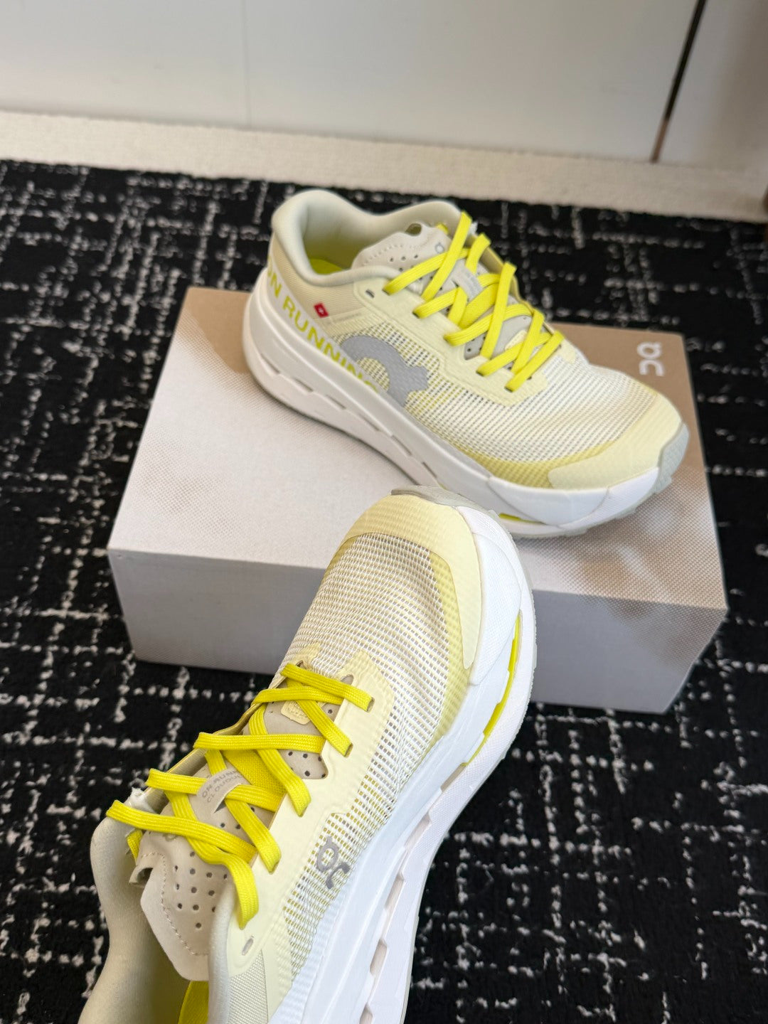 Cloudmonster Off White Lemon Yellow Cushioned Running Shoes Unisex Monster Chunky Sole Athletic Trainers