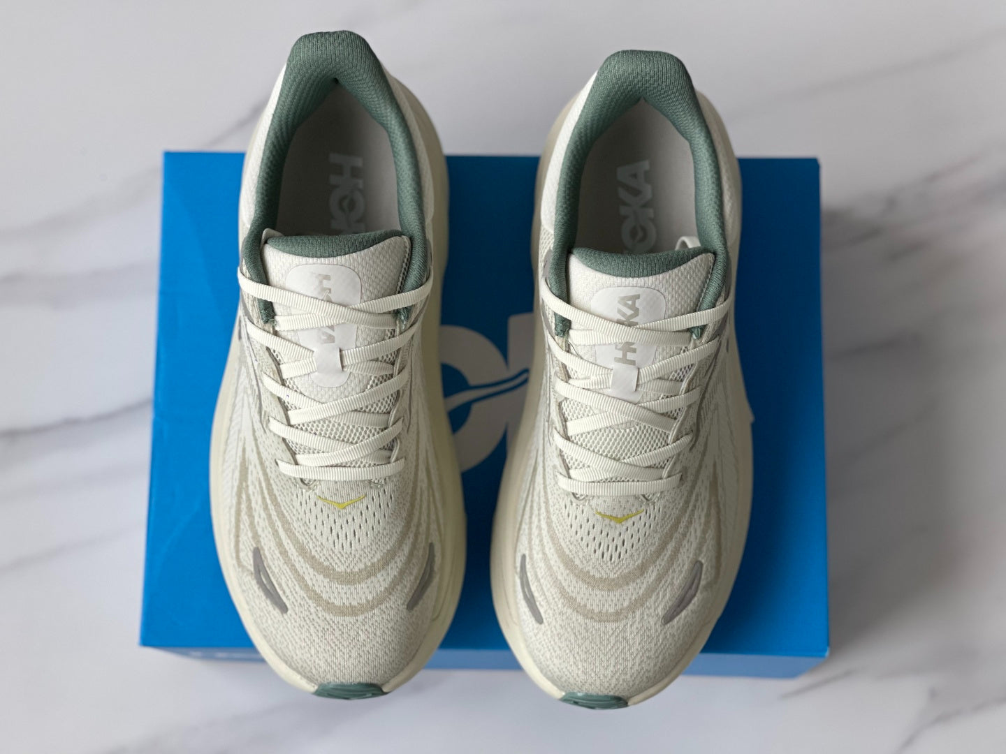 HOKA ONE ONE Arahi 8 Light gray | Dark green