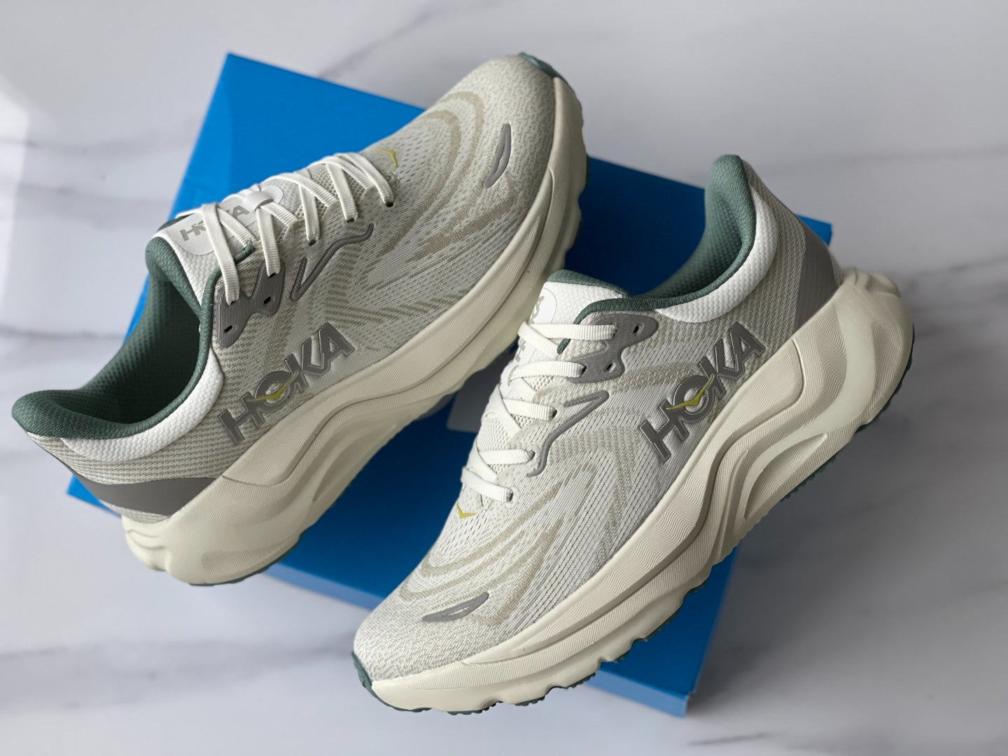 HOKA ONE ONE Arahi 8 Light gray | Dark green