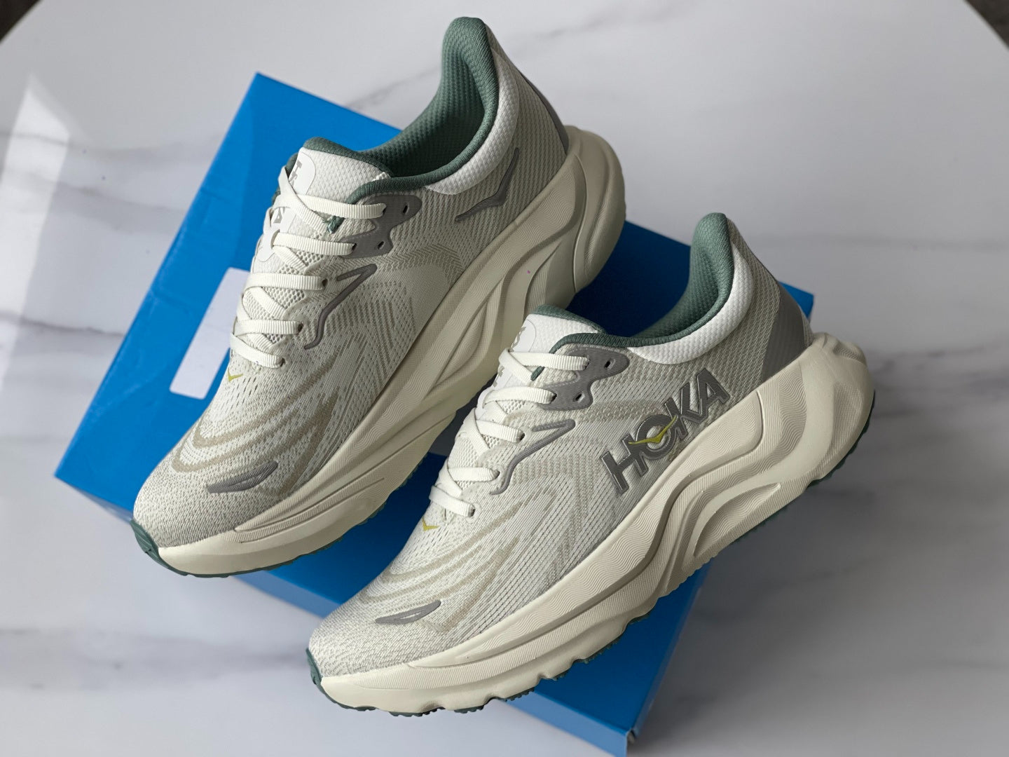 HOKA ONE ONE Arahi 8 Light gray | Dark green