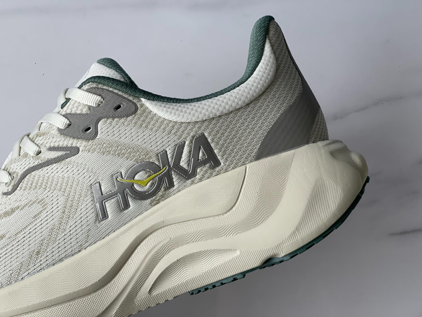 HOKA ONE ONE Arahi 8 Light gray | Dark green
