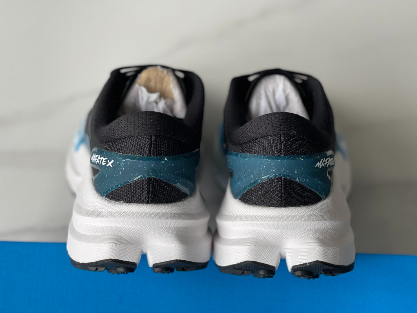 HOKA Mafate X Black | Sky blue