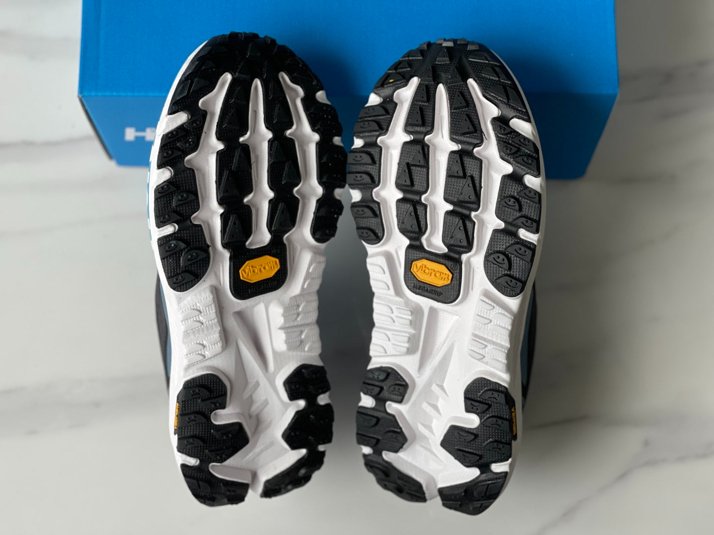 HOKA Mafate X Black | Sky blue