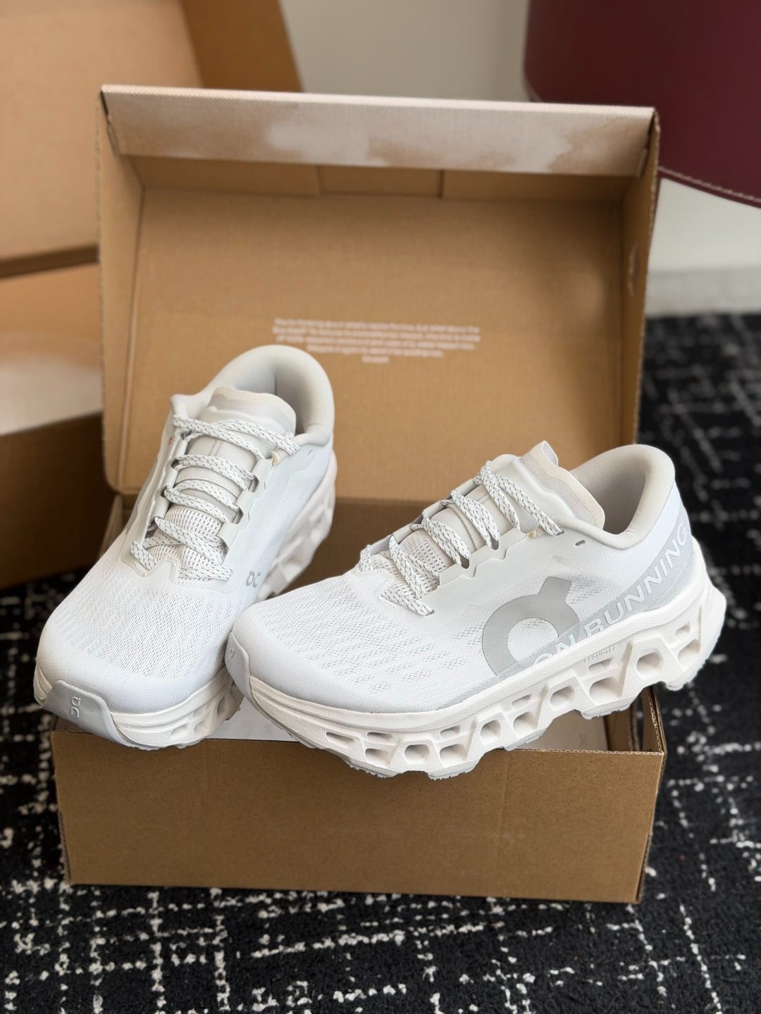 On Cloudmonster Pure White Silver Shock Absorbing Sport Shoes Breathable Mesh Athletic Trainers