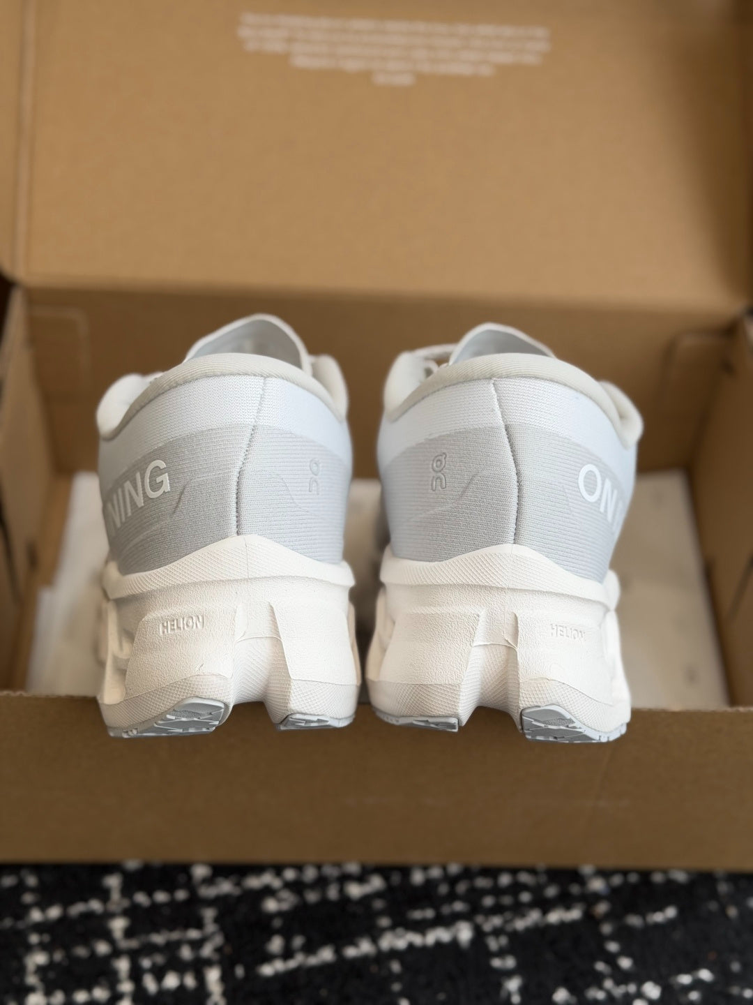 On Cloudmonster Pure White Silver Shock Absorbing Sport Shoes Breathable Mesh Athletic Trainers
