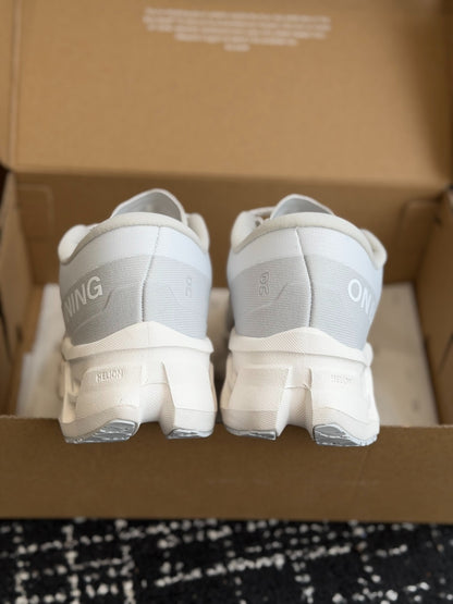 On Cloudmonster Pure White Silver Shock Absorbing Sport Shoes Breathable Mesh Athletic Trainers