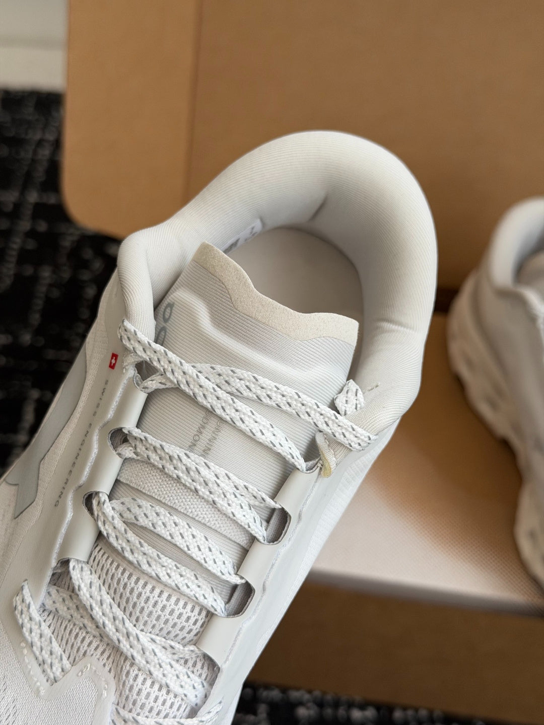 On Cloudmonster Pure White Silver Shock Absorbing Sport Shoes Breathable Mesh Athletic Trainers