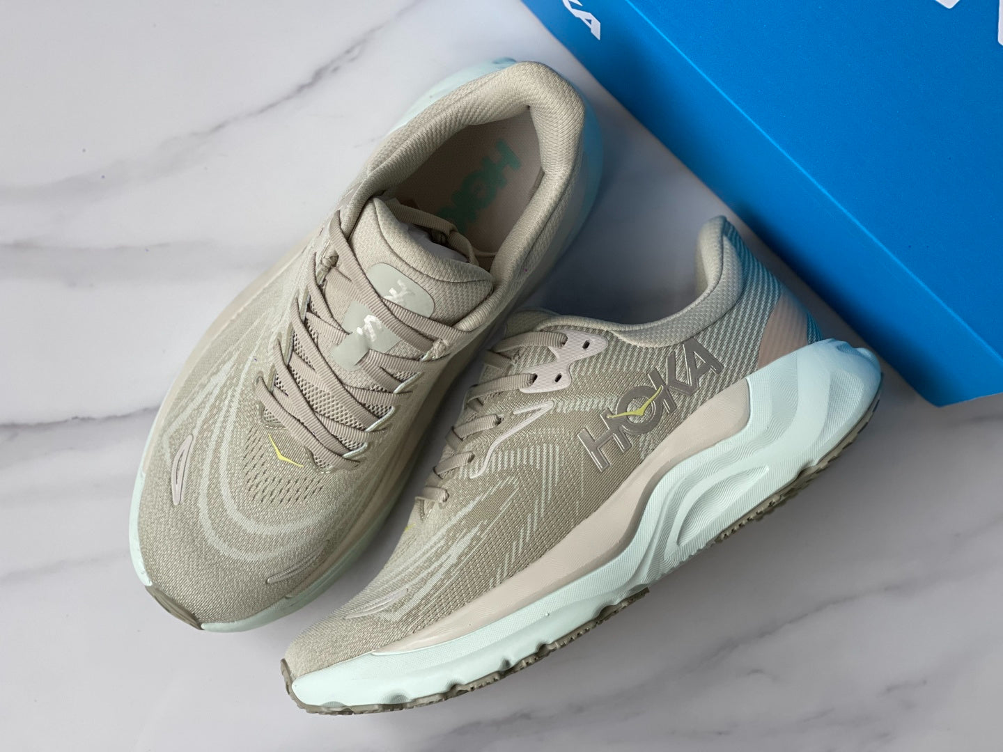 HOKA ONE ONE Arahi 8 Gray | Khaki
