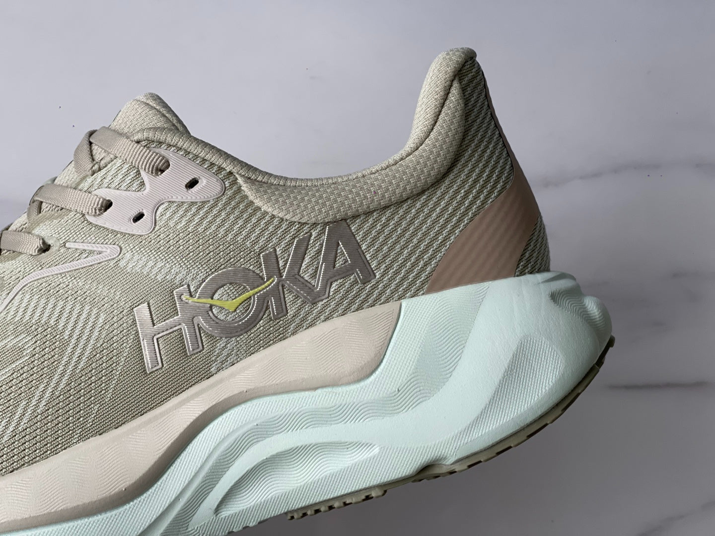 HOKA ONE ONE Arahi 8 Gray | Khaki