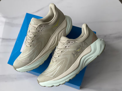 HOKA ONE ONE Arahi 8 Gray | Khaki