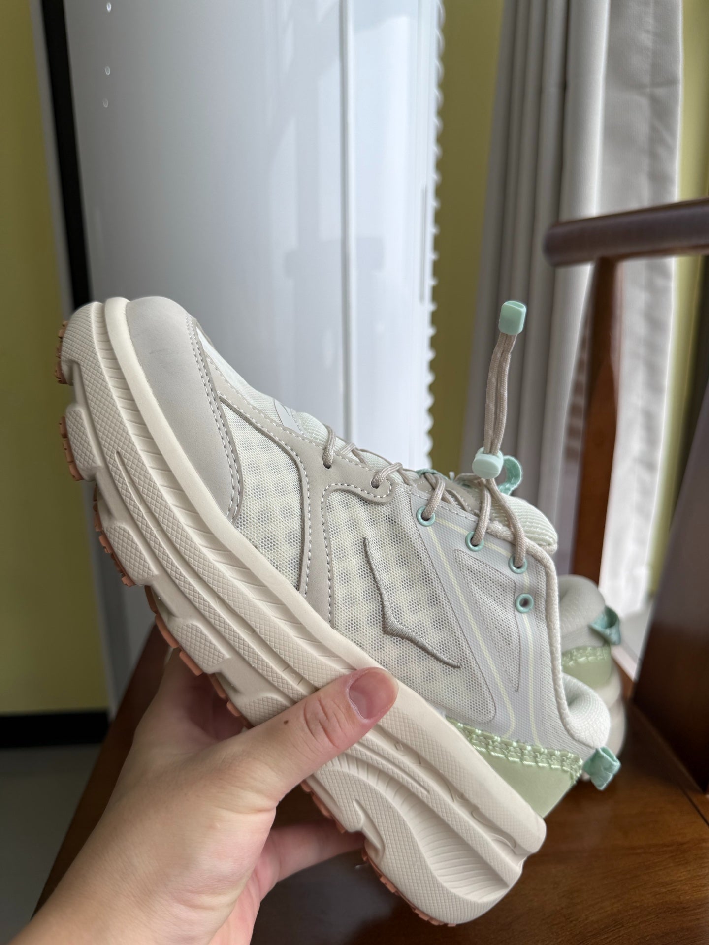 HOKA Bondi B3LS Grayish White