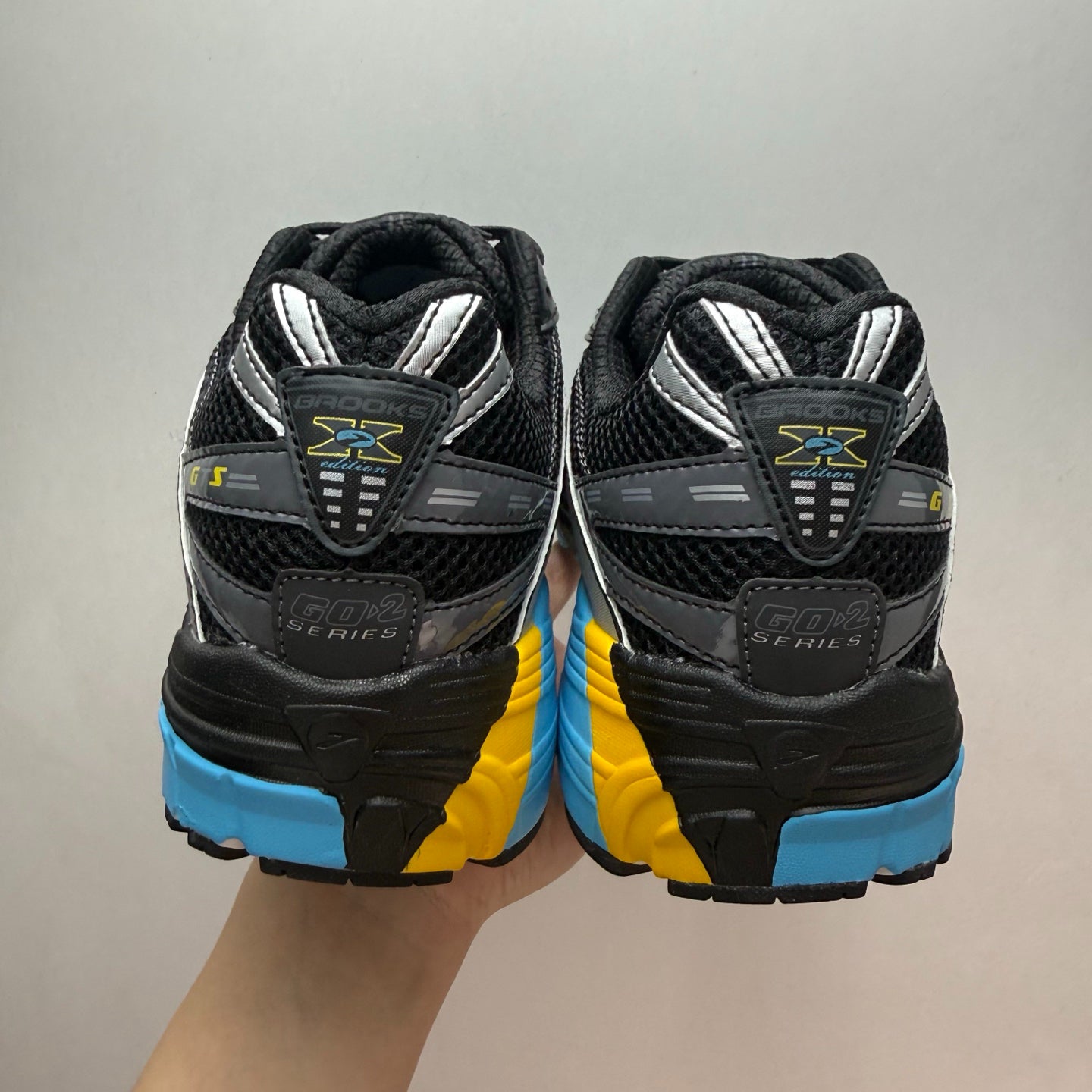Brooks Adrenaline GTS 10 Retro Running Shoes (Black/Ebony/Aquarius)