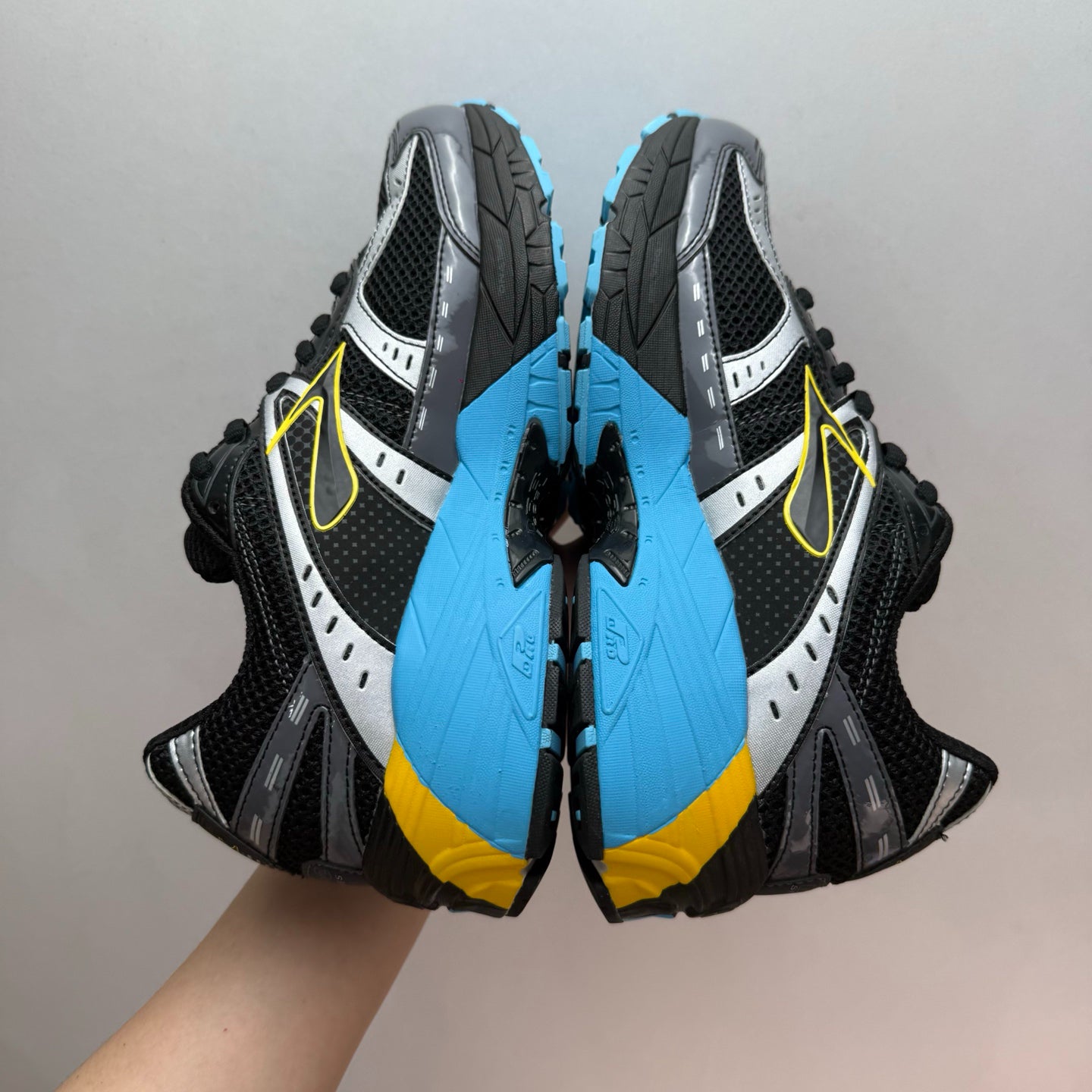 Brooks Adrenaline GTS 10 Retro Running Shoes (Black/Ebony/Aquarius)