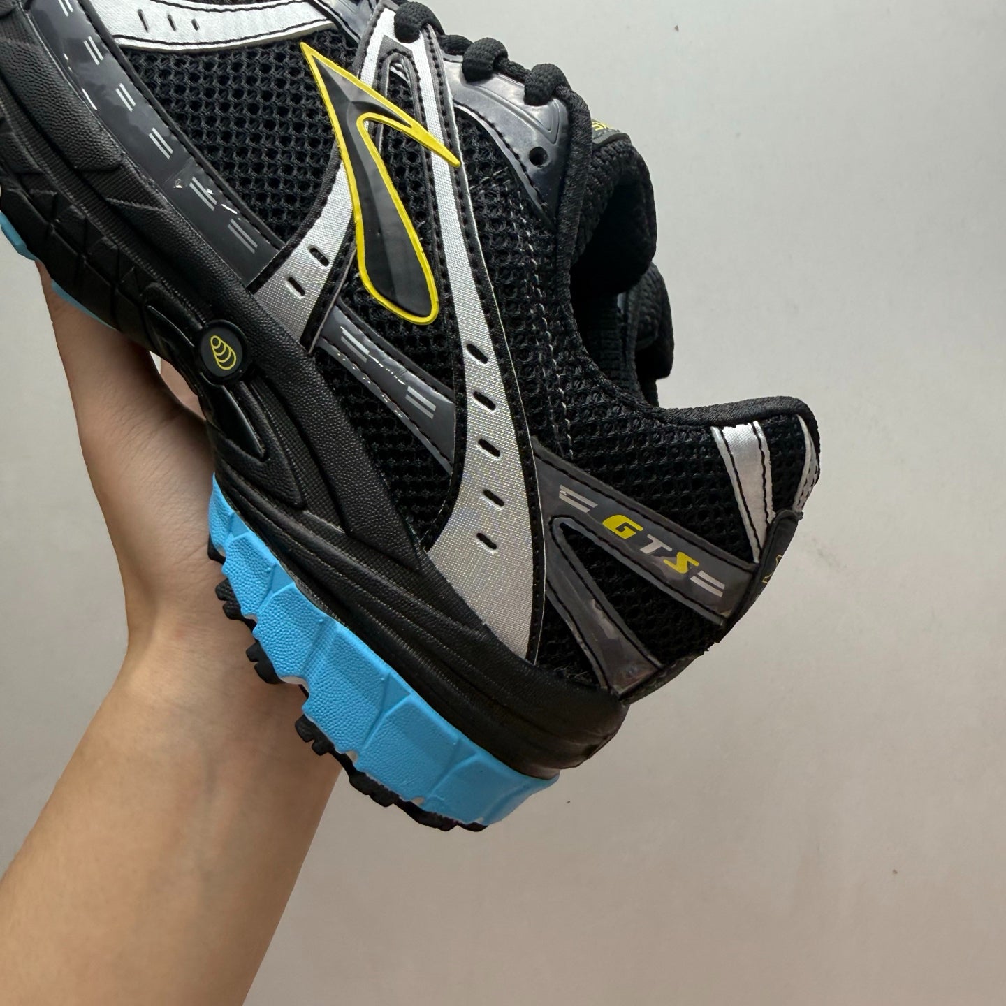Brooks Adrenaline GTS 10 Retro Running Shoes (Black/Ebony/Aquarius)