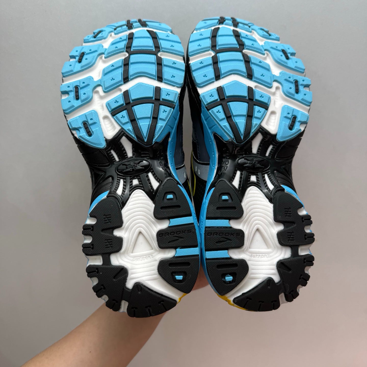 Brooks Adrenaline GTS 10 Retro Running Shoes (Black/Ebony/Aquarius)
