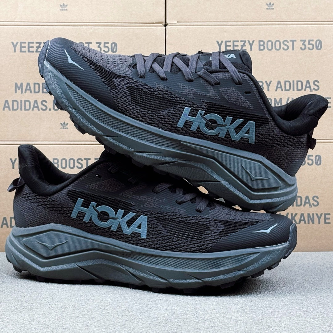 HOKA Challenger 8 Black