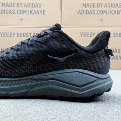 HOKA Challenger 8 Black