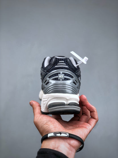 New Balance 1906R "Navy Silver"