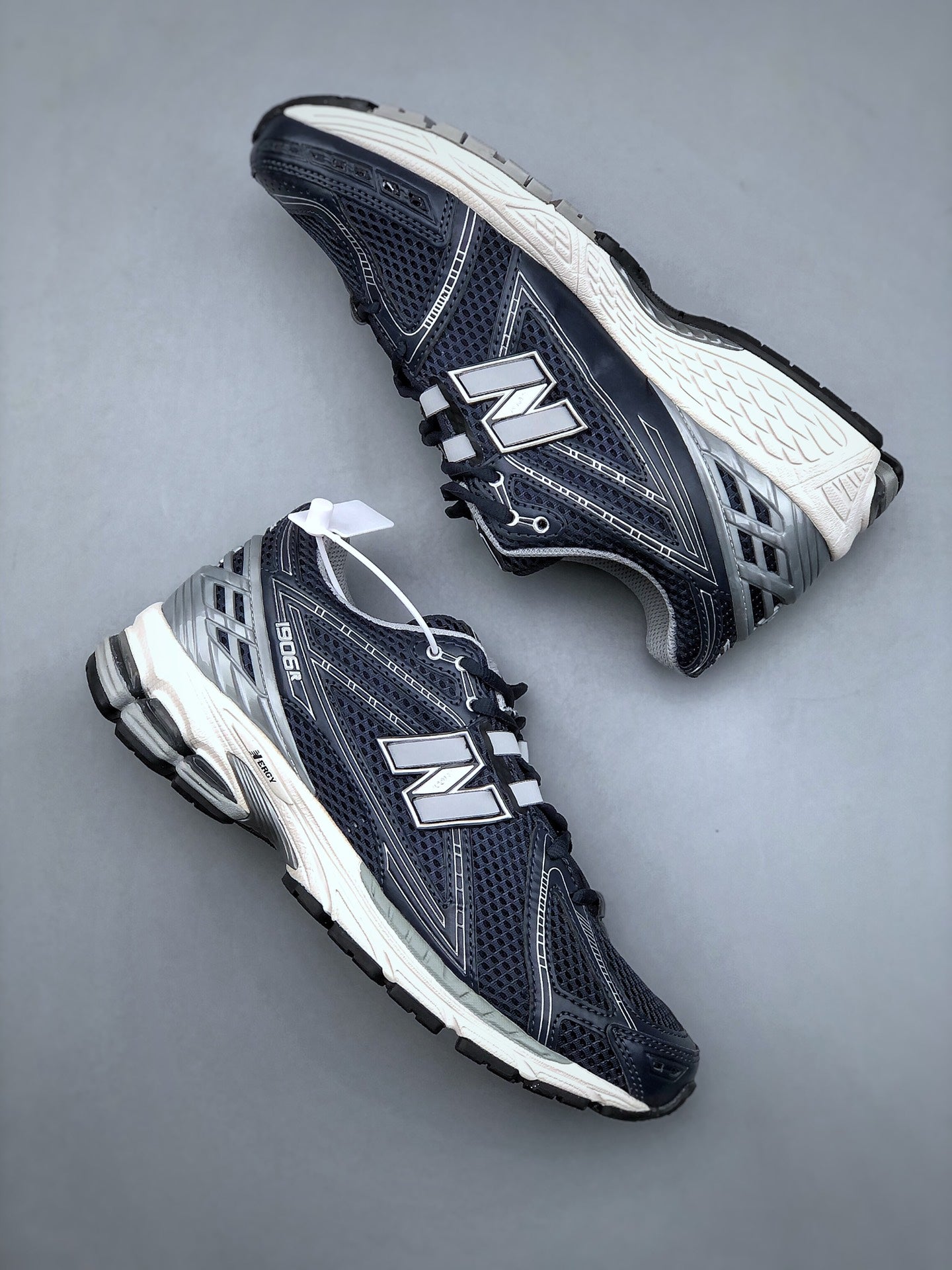 New Balance 1906R "Navy Silver"