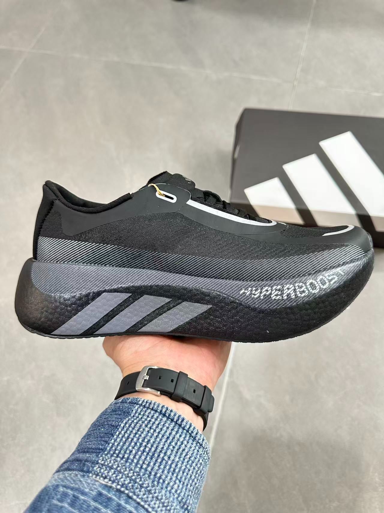 Adidas HYPERBOOST EDGE Black / Grey colorway