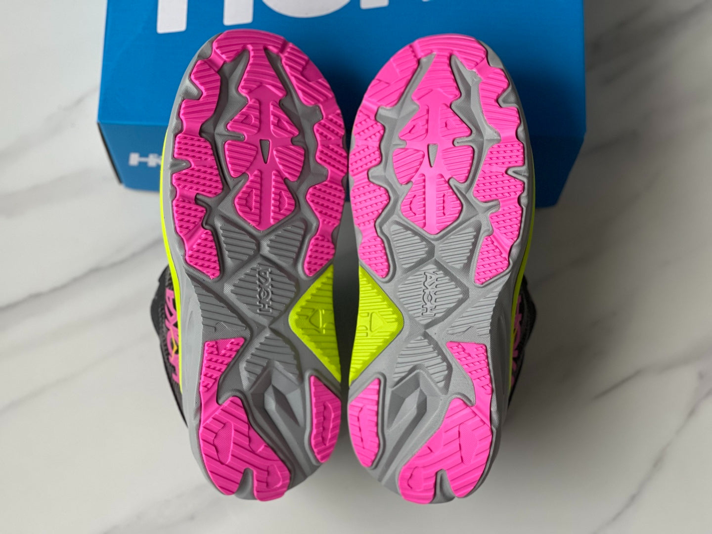 HOKA ONE ONE Arahi 8 Black | Gray | Fluorescent green