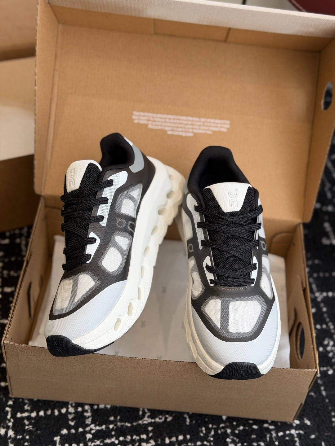 Cloudtilt Remix Black White Cloud Cushion Running Sneakers Contrast Color Commuter Shoes