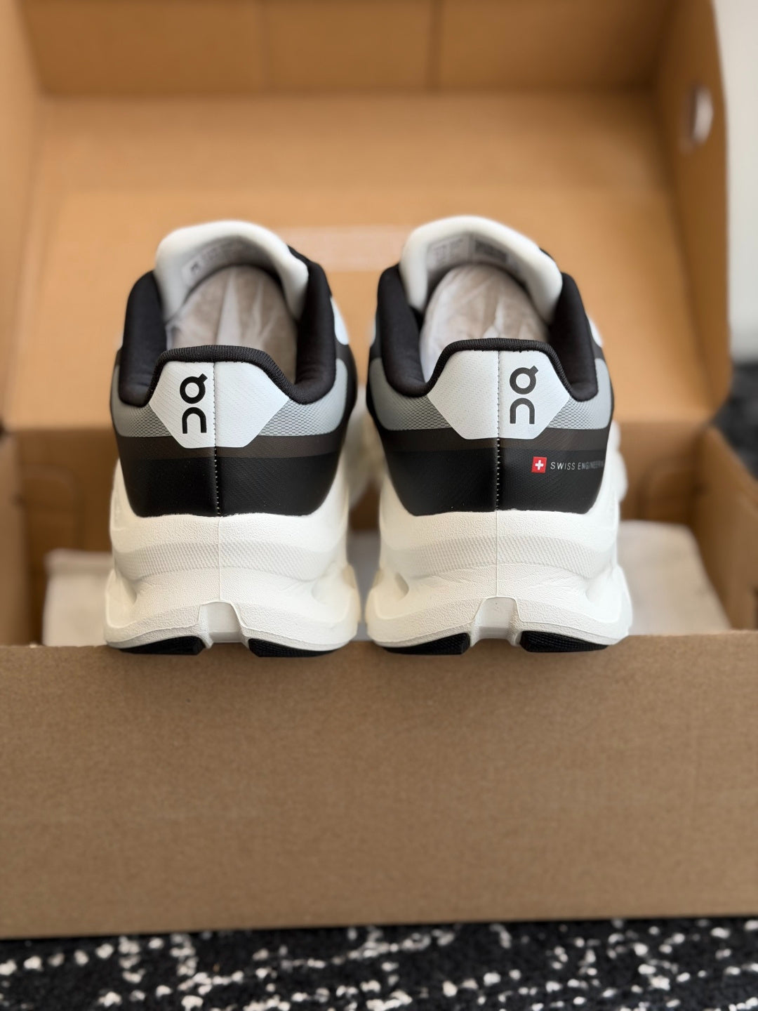 Cloudtilt Remix Black White Cloud Cushion Running Sneakers Contrast Color Commuter Shoes