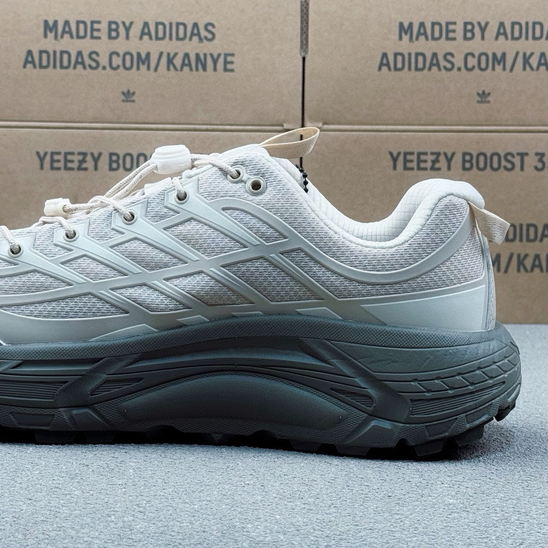 Hoka Mafate Three2 Khaki | Cement gray