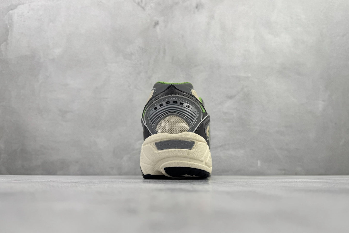 Brooks Adrenaline GTS 4 Retro Running Shoes (White/Black/Green)