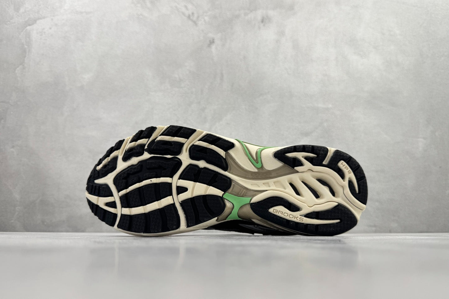 Brooks Adrenaline GTS 4 Retro Running Shoes (White/Black/Green)